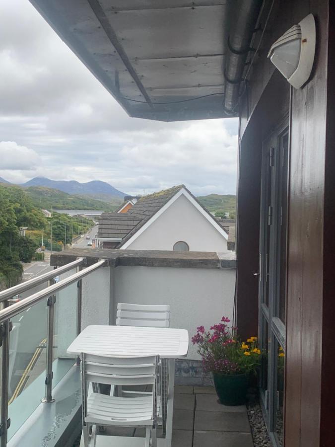 Courthouse View Penthouse 2 Apartment Clifden Bagian luar foto