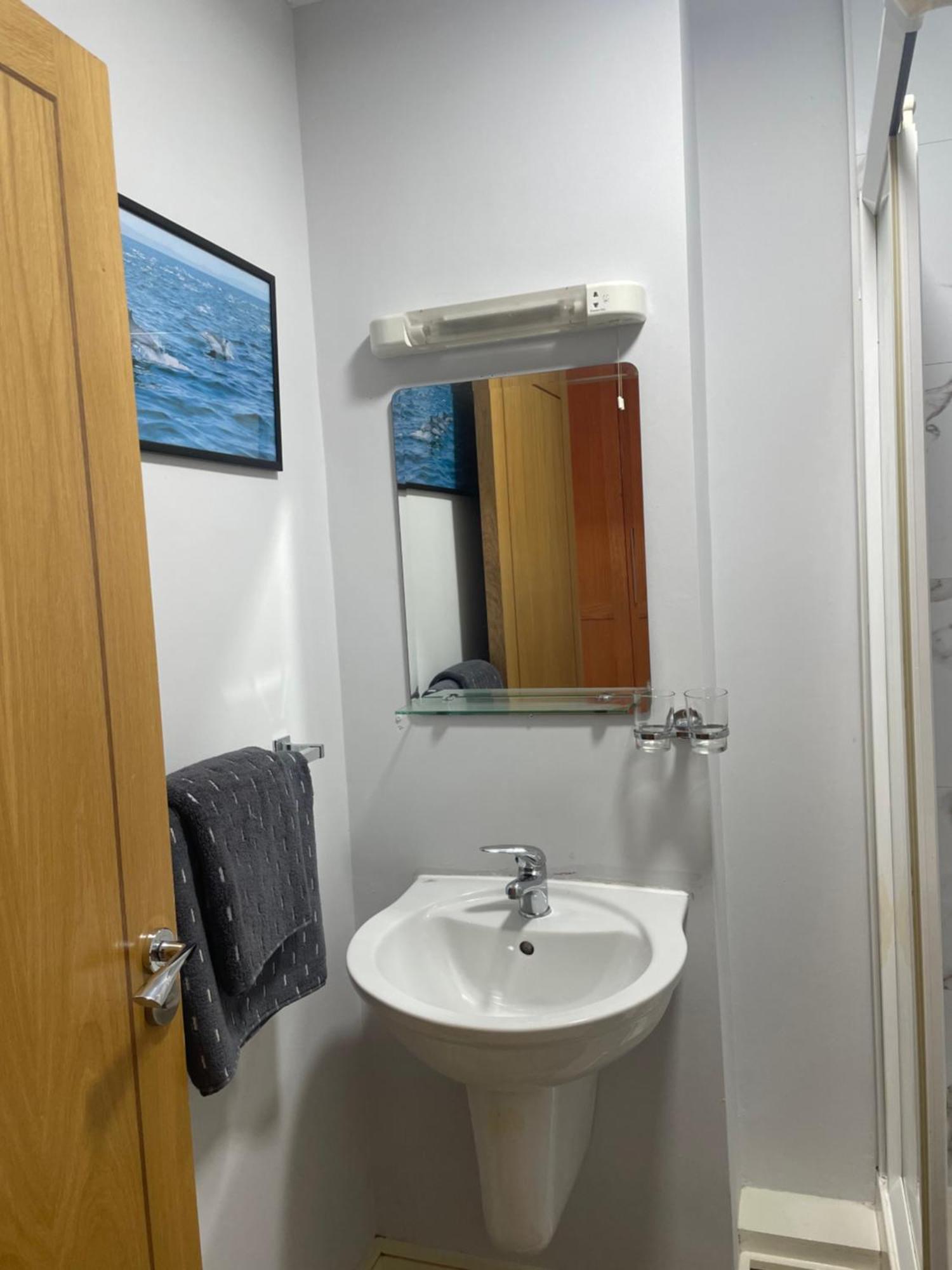 Courthouse View Penthouse 2 Apartment Clifden Ruang foto