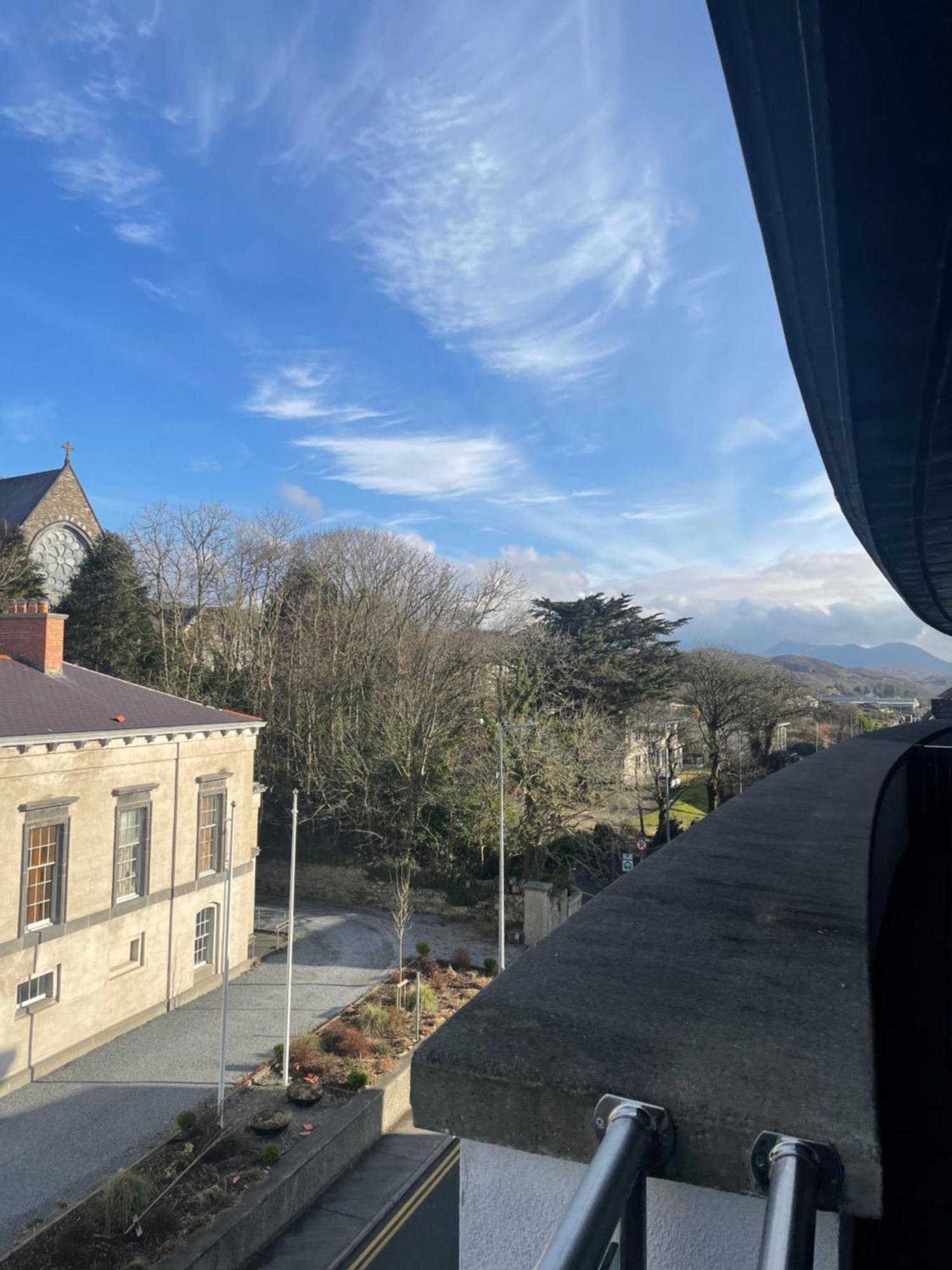 Courthouse View Penthouse 2 Apartment Clifden Bagian luar foto