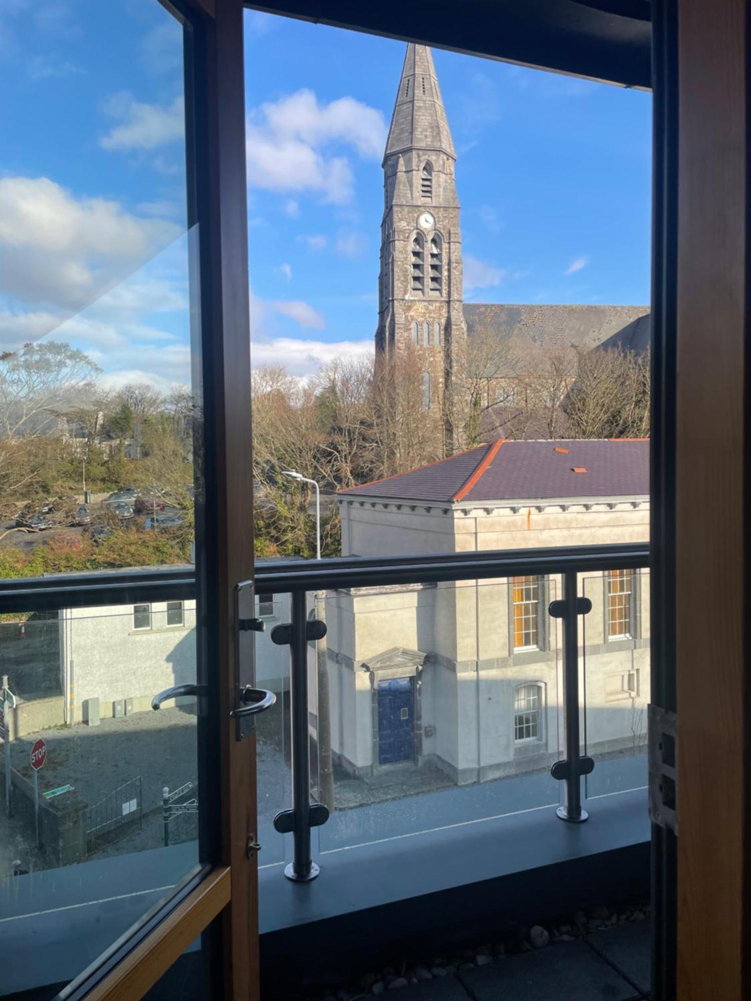 Courthouse View Penthouse 2 Apartment Clifden Bagian luar foto